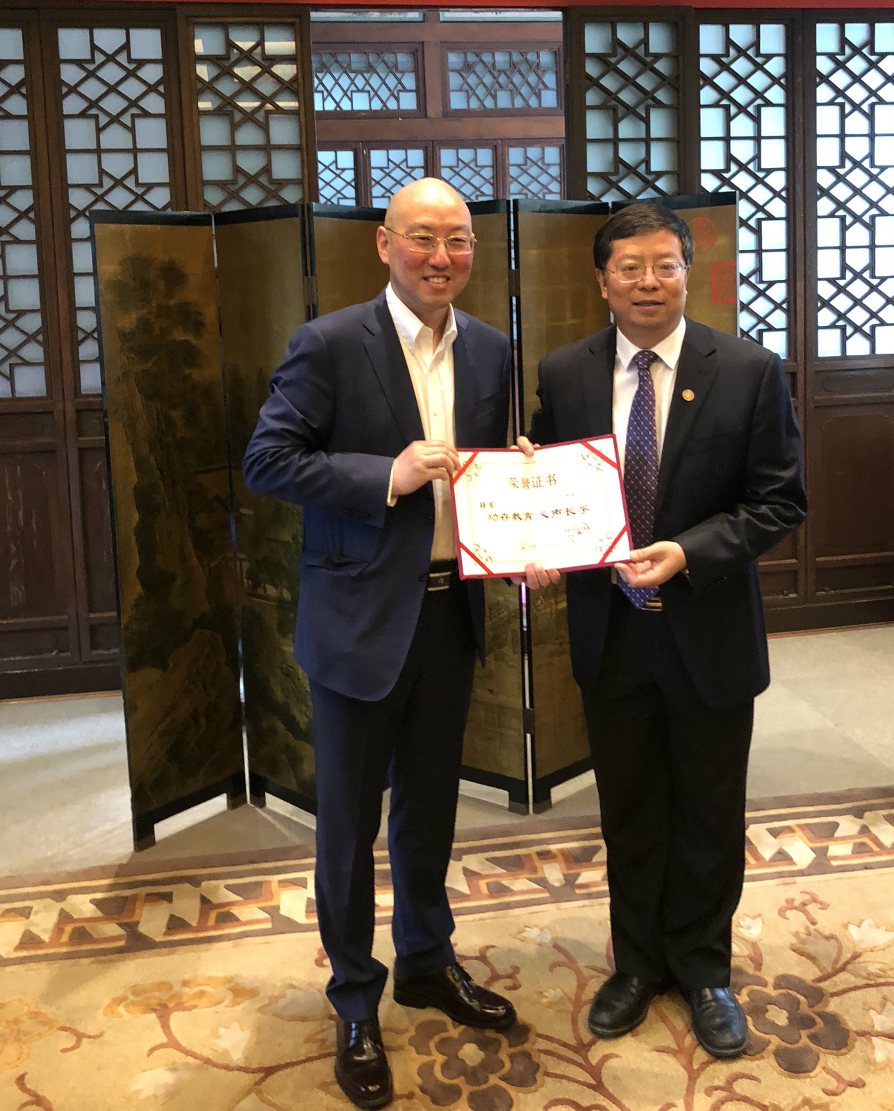 【银杏新闻】| 清控银杏创始合伙人薛军捐赠清华大学教育基金会